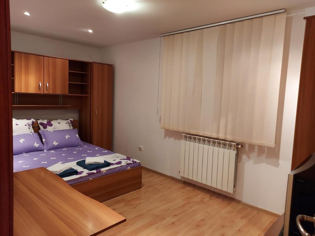 Bya Apartment Iasi Bagian luar foto