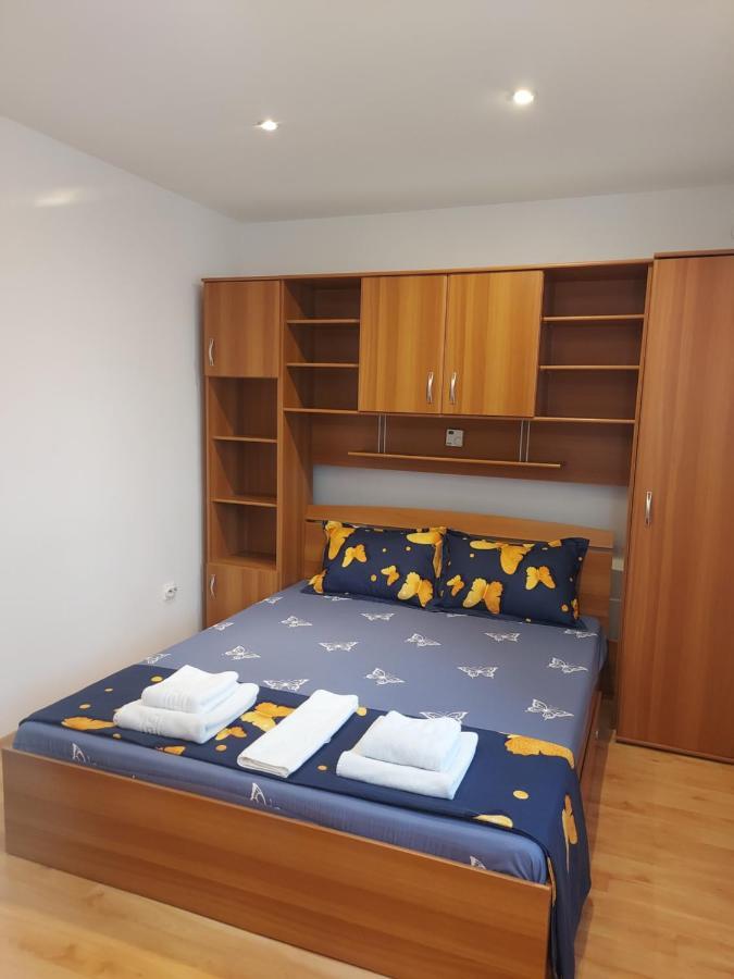 Bya Apartment Iasi Bagian luar foto
