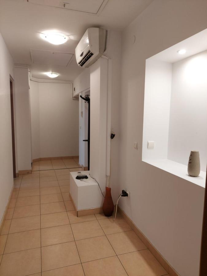 Bya Apartment Iasi Bagian luar foto